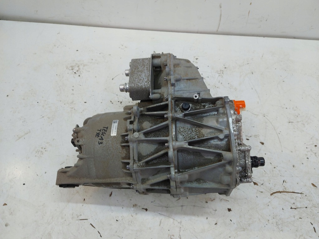 Купити Tesla model 3 двигун задній задній 1120990-00-g