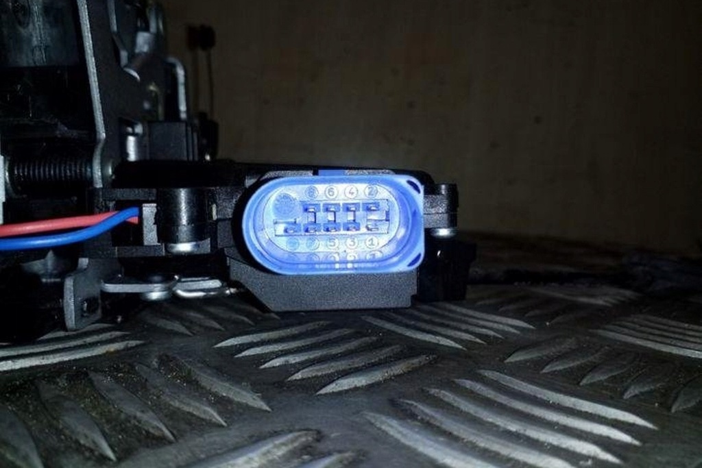 фото №8, Замок правых передних дверь vw golf plus 5m1, 521 3d2837016s 1.4l