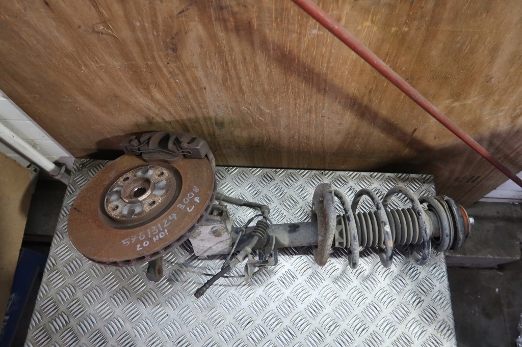 фото №1, Поворотный кулак левый перед peugeot 3008 2.0 hybrid