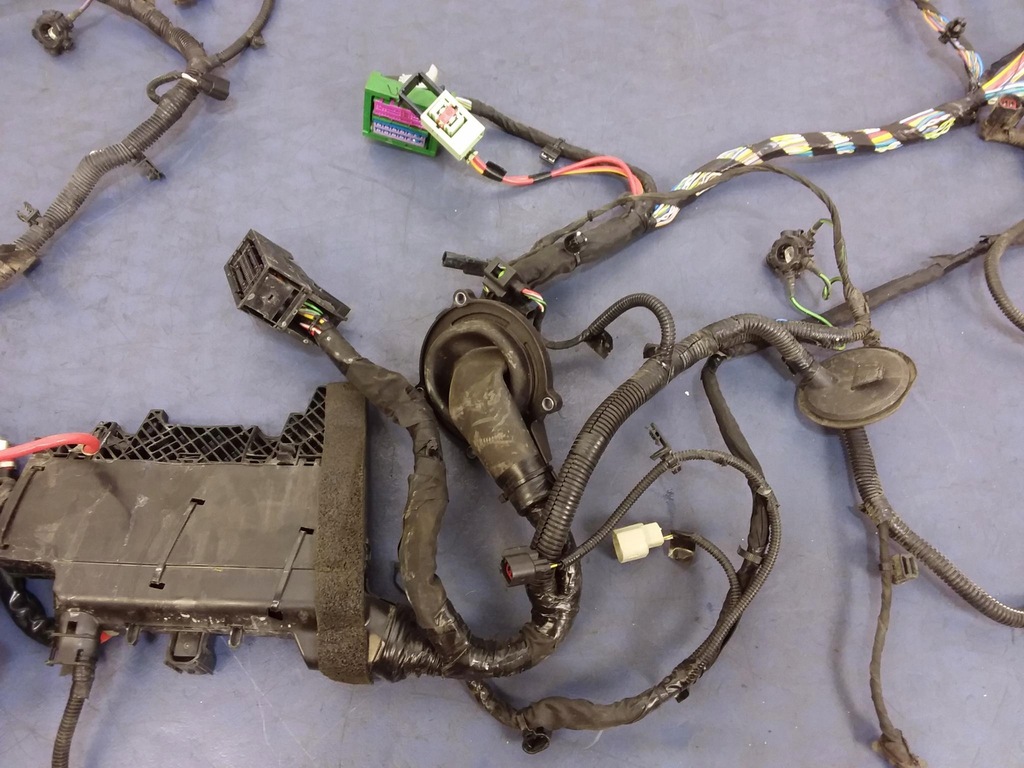 фото №10, Volvo xc60 ii 2.0 t5 электропроводка отсек двигателя