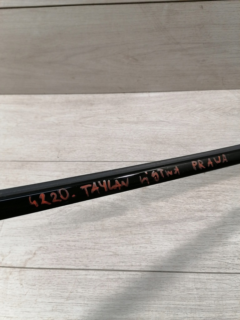 фото №10, Taycan молдинг уплотнитель правая 9j1837476b