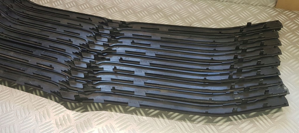 фото №10, Bmw 5 e60 e61 молдинг бампера перед передня гумовий елемент прокладка капот 7063835