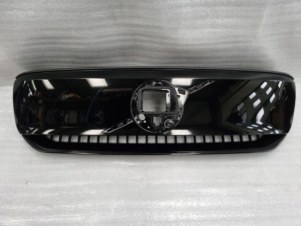 фото №1, Volvo xc40 c40 решётка радиатора решётка радиатора 32337604
