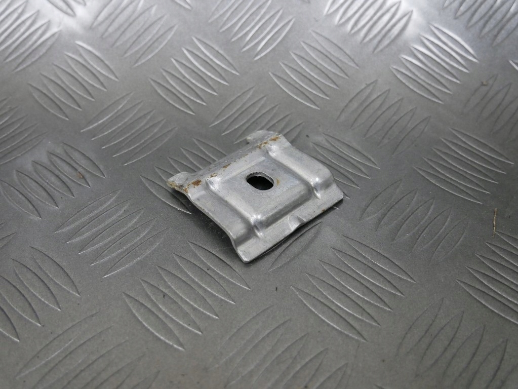 фото №10, Молдинг стяжная аккумулятор 1j0803219 audi vw aso