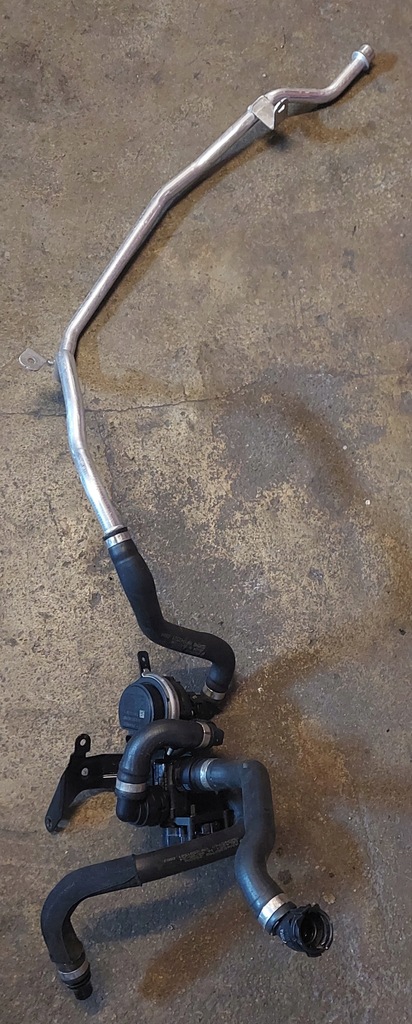 фото №1, Mercedes c-klasa w206 2.0 hybrid додаткова насос труба шланг wąż з клапан