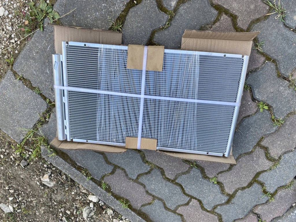 фото №1, Радиатор кондиционера toyota prius ii 8845047020 заменитель