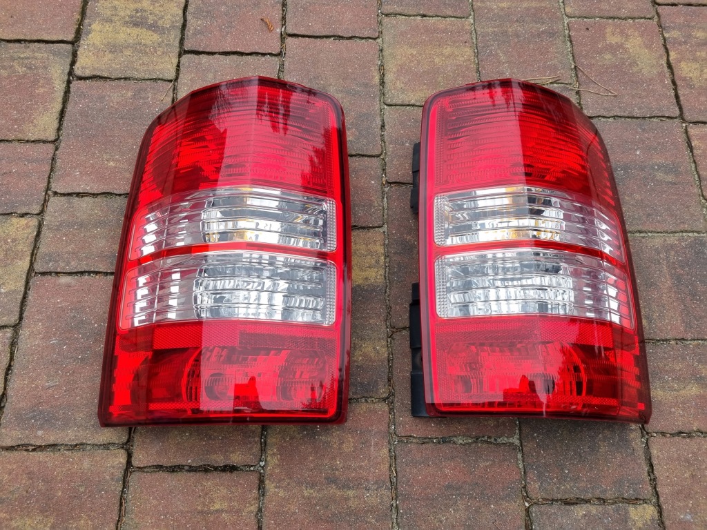 фото №1, Лампа правый задняя jeep cherokee kk