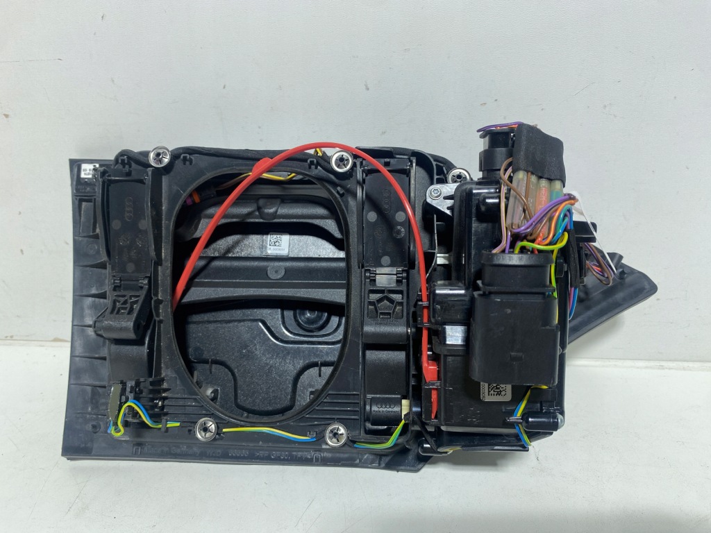 фото №1, Audi e-tron крышка разъём зарядки 4ke971375 #