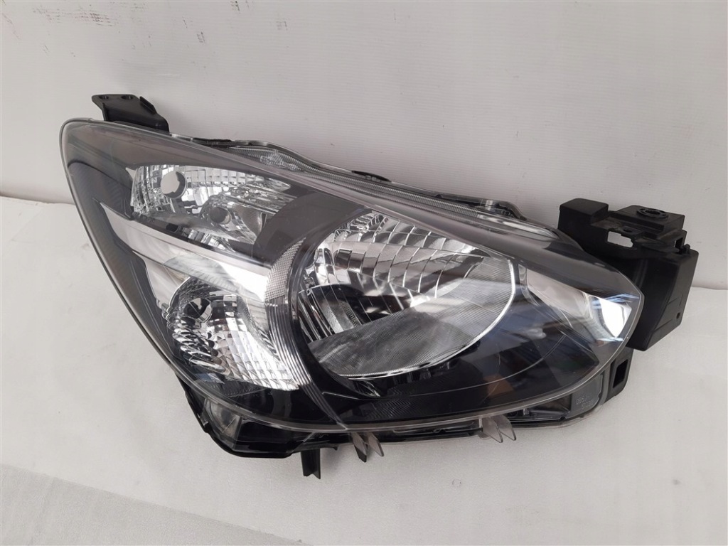фото №1, Лампа права перед mazda 2 ii po 2015 db5j-51030