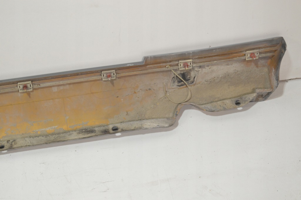 Накладка поріг ліва поріг mercedes w126 рестайлінг  long 1266905140 Недорого