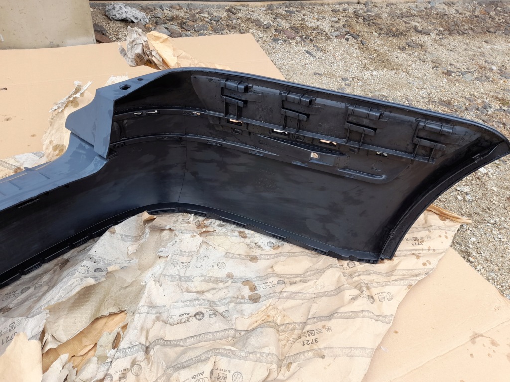 Бампер задній задні vw golf iv універсал 1j9 оригінал  новий Зі Шроту