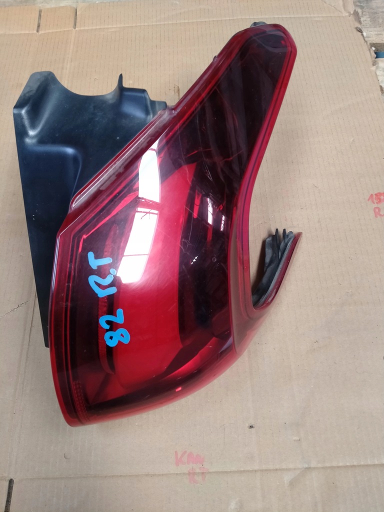 фото №1, Peugeot 2008 lift лампа правая