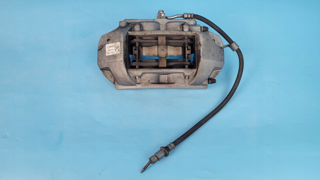 Tesla model 3 21r супорт гальмівний brembo правий перед 1044622-00-f Оригінал