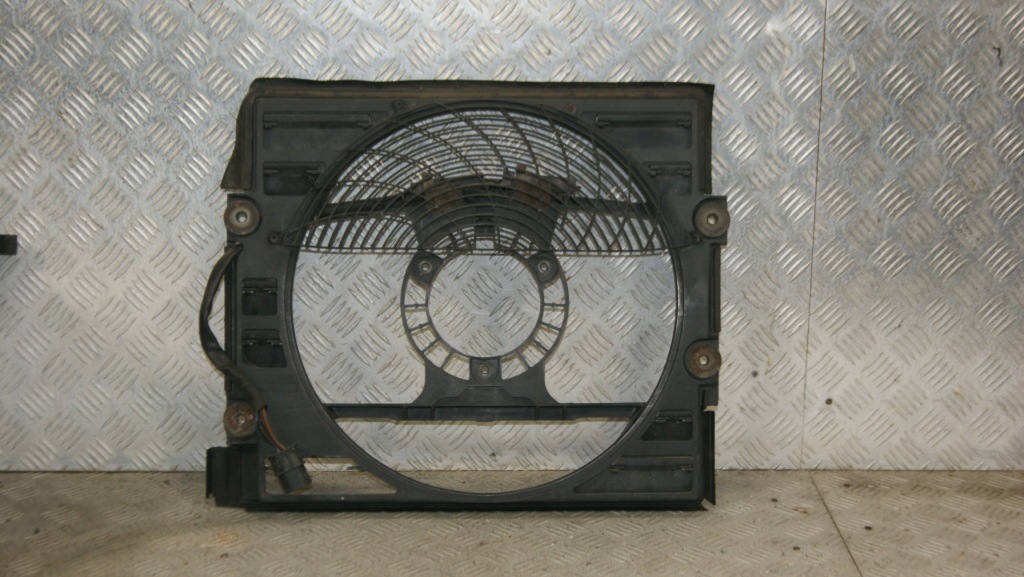 Купити Bmw e38 корпус вентиляторів радіатора 8369070