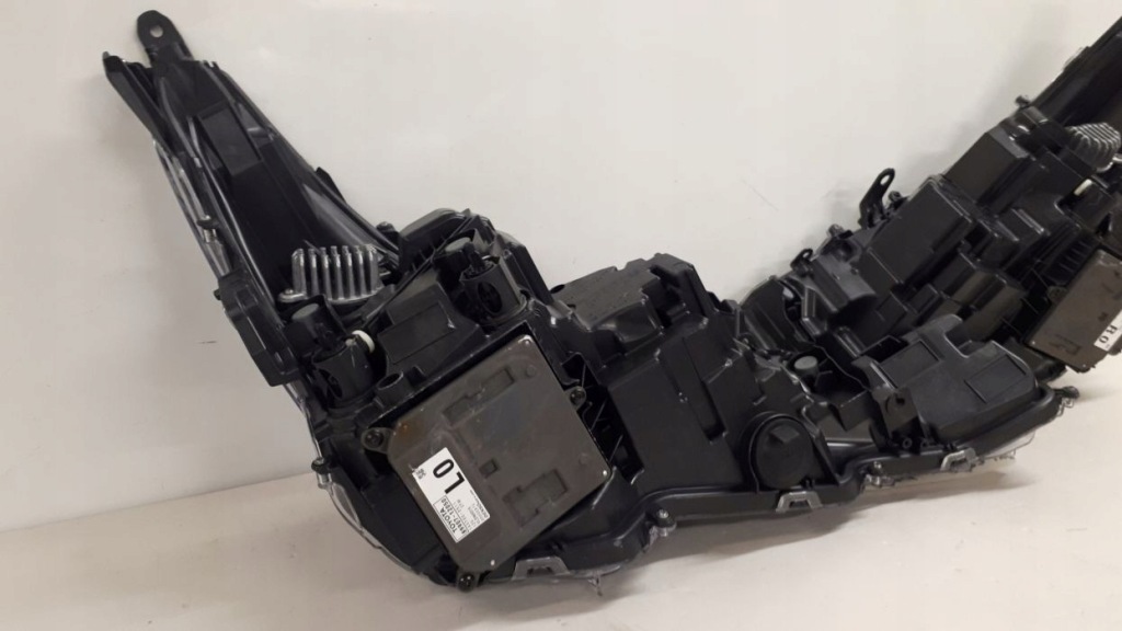 Toyota corolla full led e-210 фары перед с Разборки