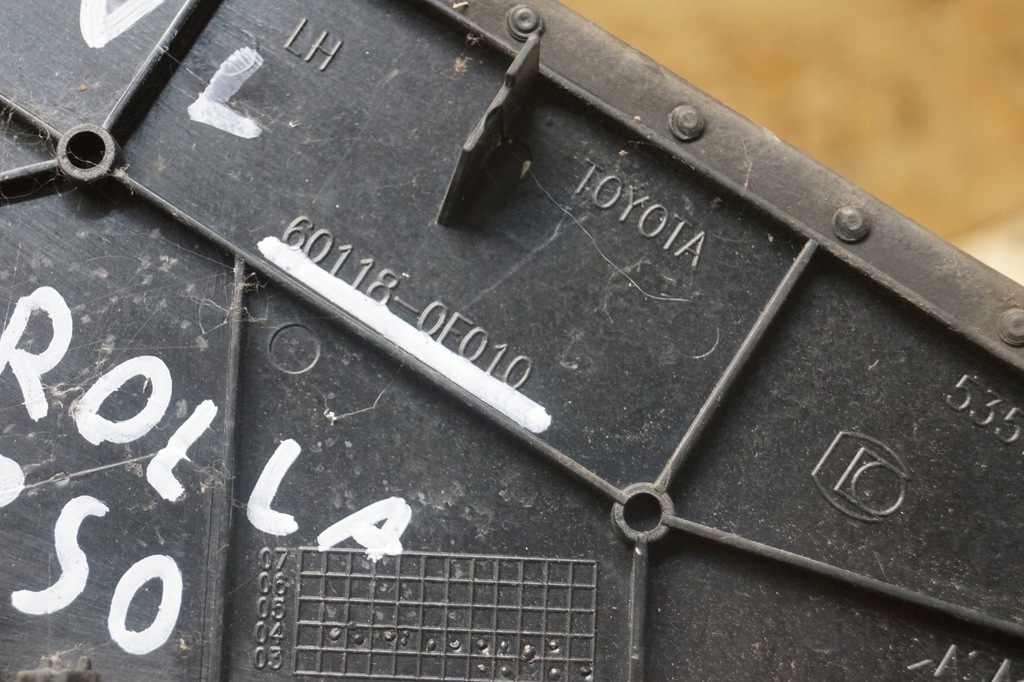 фото №10, Треугольник крыла левый toyota corolla verso ii 60118-0f010