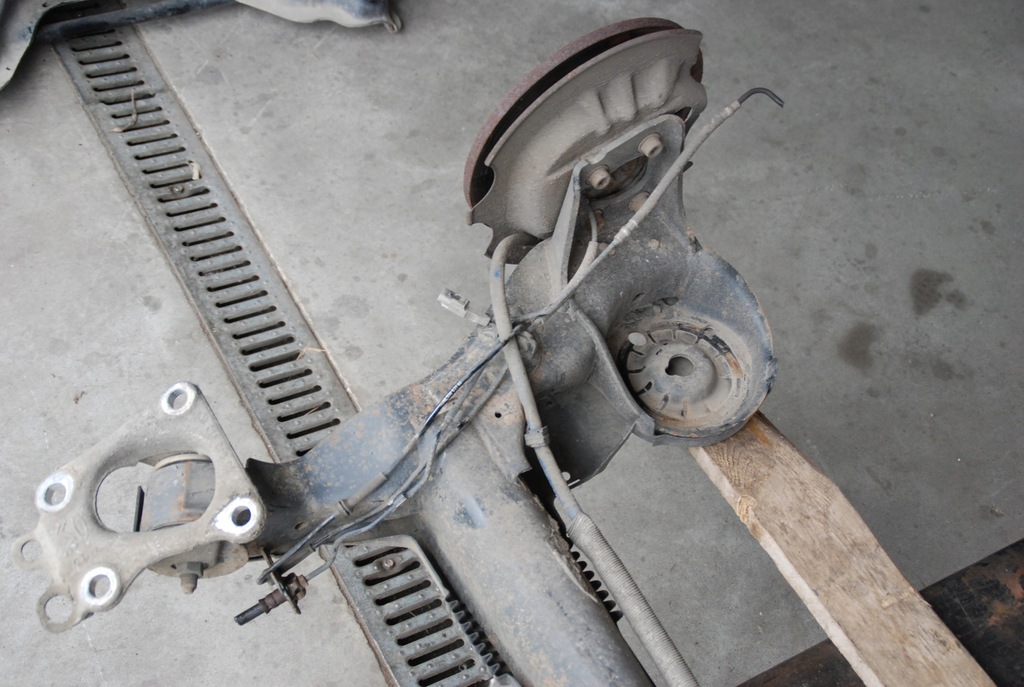 фото №8, Peugeot 5008 i 09-17 балка oś підвіска задня