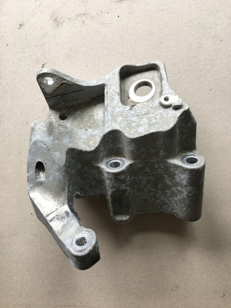 Купить Volvo v60 13- 2.0 d s60 ii кронштейн двигателя 31401633