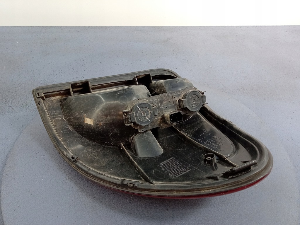 фото №5, Caravan iv voyager 00- лампа задняя левая 04857929aa