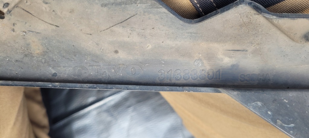 Volvo xc90 ii решётка бампера правая Доставка