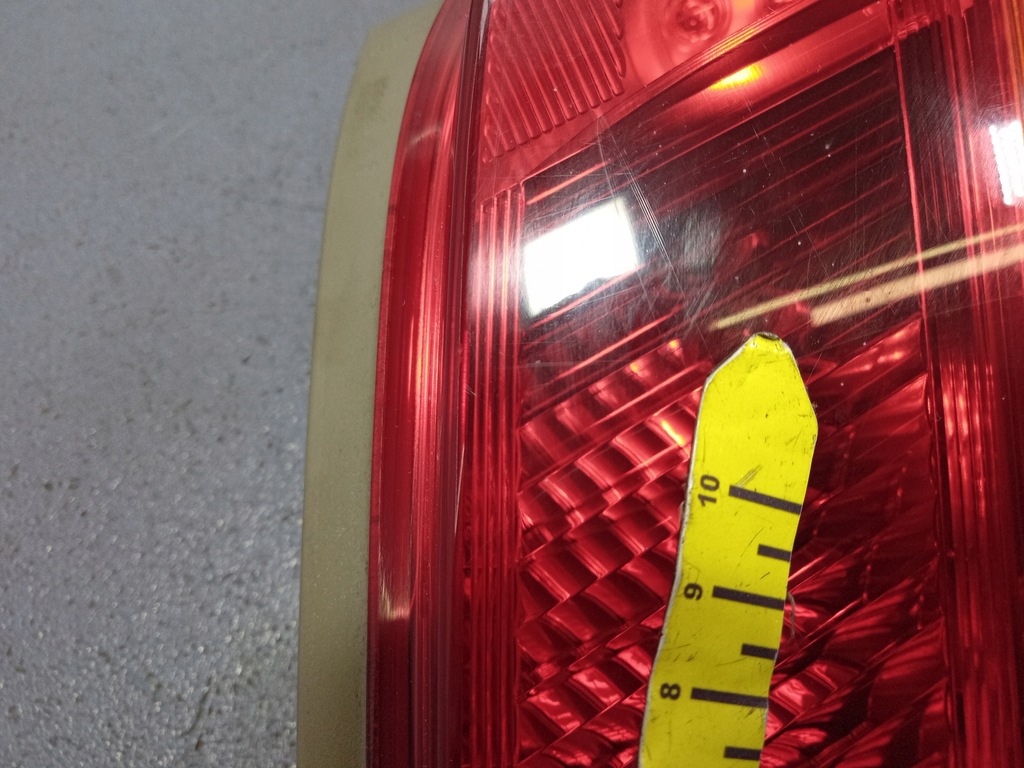 фото №9, Toyota yaris ii лампа задня права