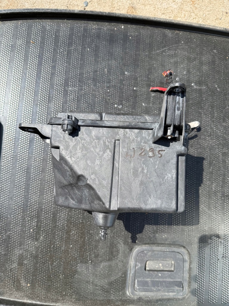 фото №1, Коробка предохранителей mercedes eqe v295