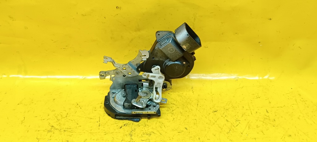 фото №1, Замок двері правий задня lexus is 200 98-05r 4контакти