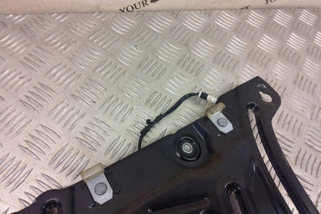 фото №8, Підйомник скло задніх правих двері bmw 1 coupe e82 7165594 2.0l дизель