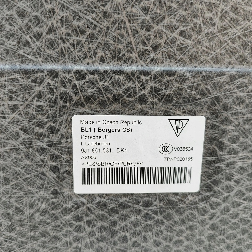 фото №5, Audi e-tron gt 2022 обшивка багажника