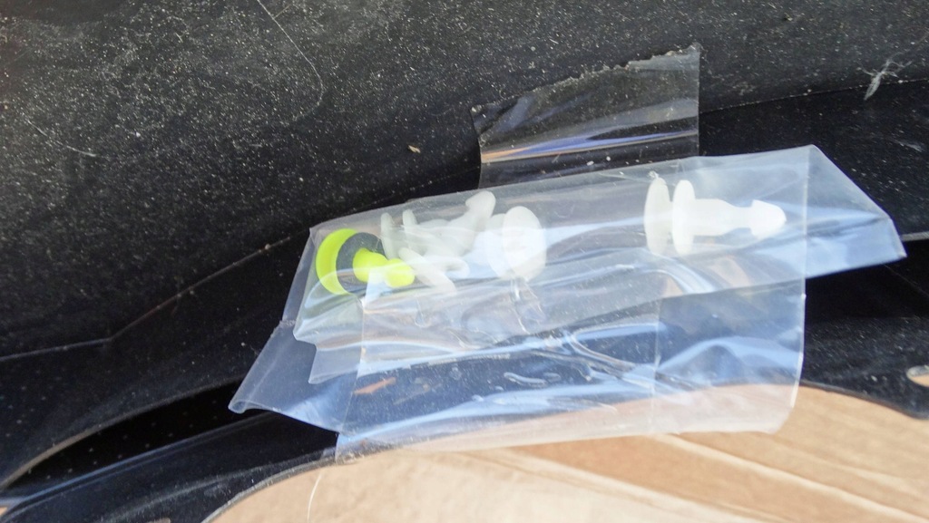 фото №11, Молдинг крыла правый перед 63810-vk000 nissan navara d22 nowa