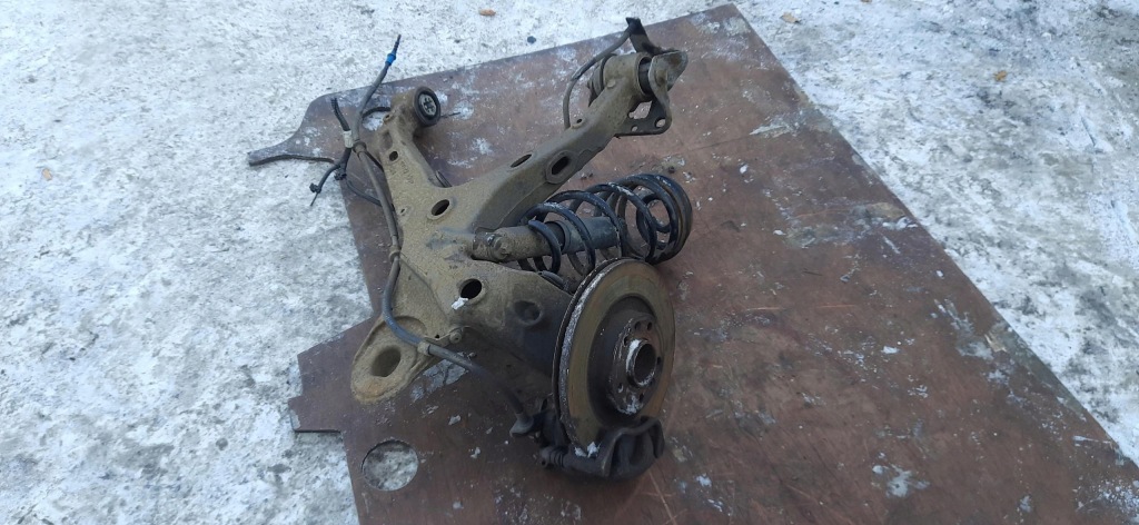 Поворотный кулак рычаг левый задний  citroen jumpy iii в Украине