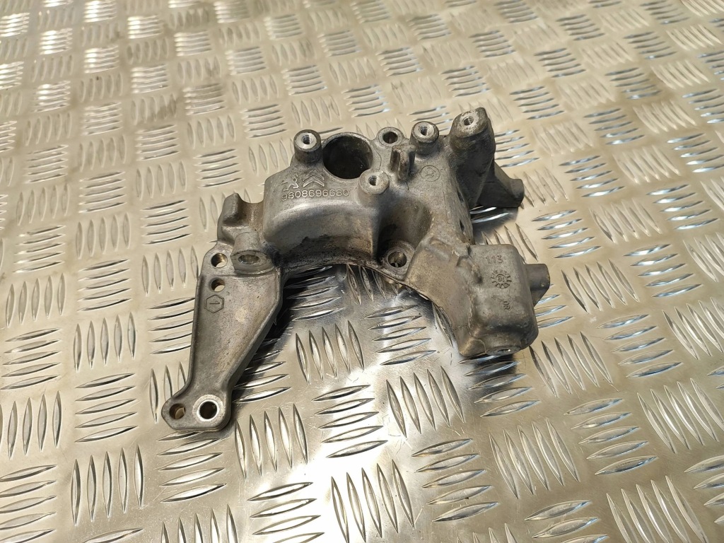 Купити Citroen ds7 crossback 2018 кронштейн генератора