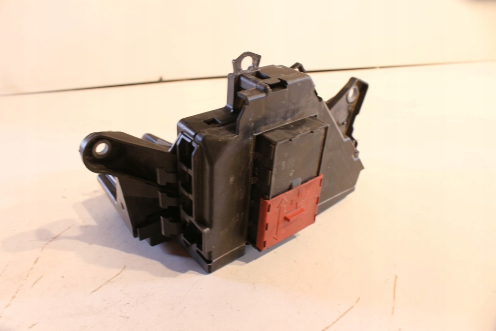 Купить Коробка предохранителей 2055402250 mercedes w205