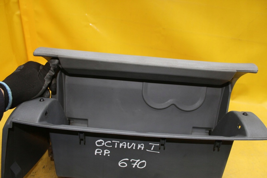 фото №9, Бардачок пассажира skoda оригинальный номер 1u1857097