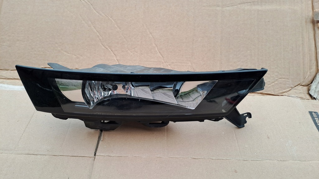 фото №1, Skoda rapid lift 2017-- правый противотуманная фара 5ja941700d