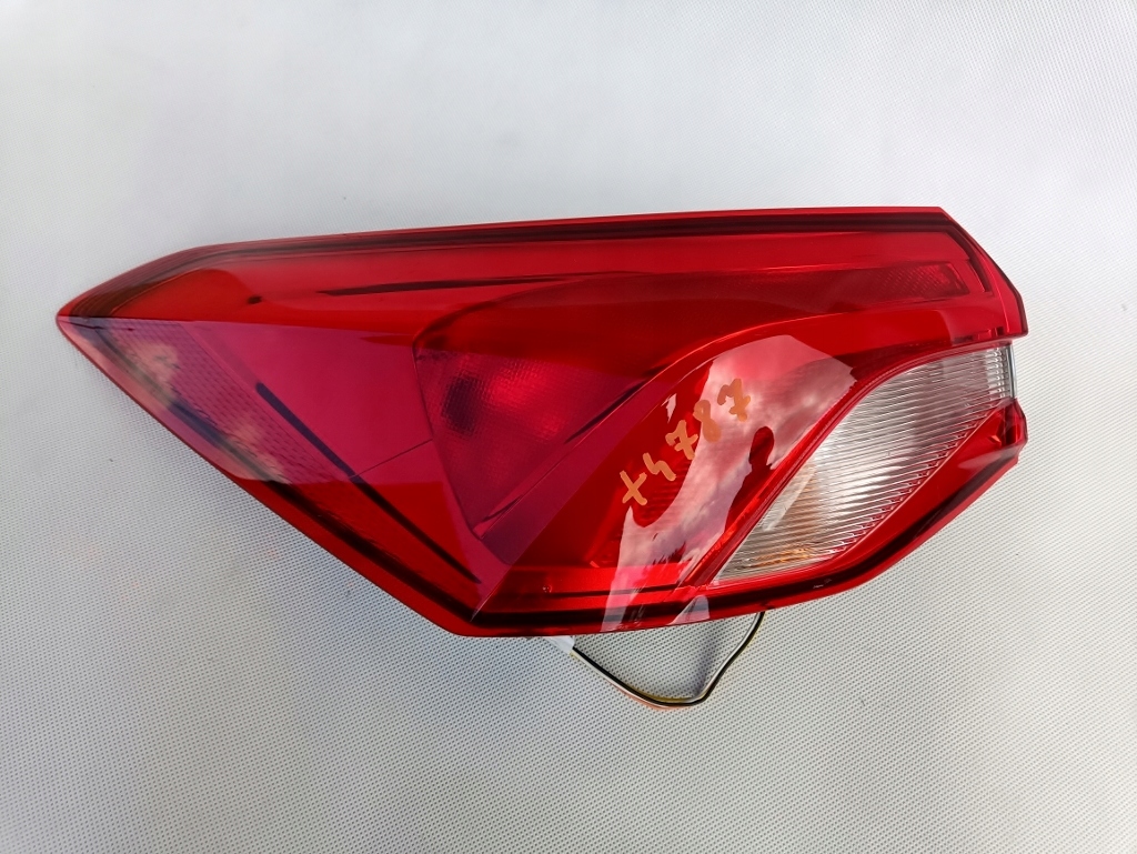 фото №1, Ford focus mk4 sedan левая лампа задняя led угловая