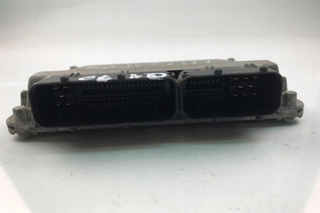 фото №1, Бортовой компьютер двигателя vw golf vi 5k1 06a906033mh 2011