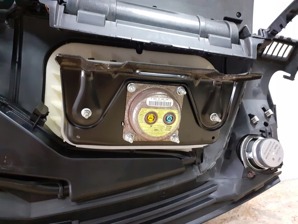 фото №5, Dodge ram 2014- консоль панель приладів шкіра подушка ремені