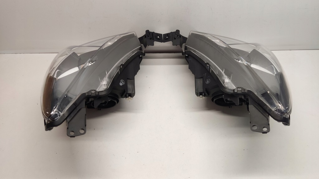 фото №9, Mazda 2 фара лівий правий лампа