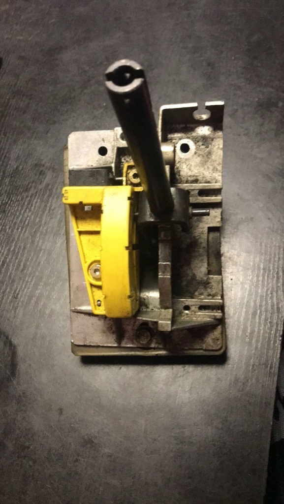 Купити Bmw оригінальний номер 1219182 касета домкрат вибірник коробки передач