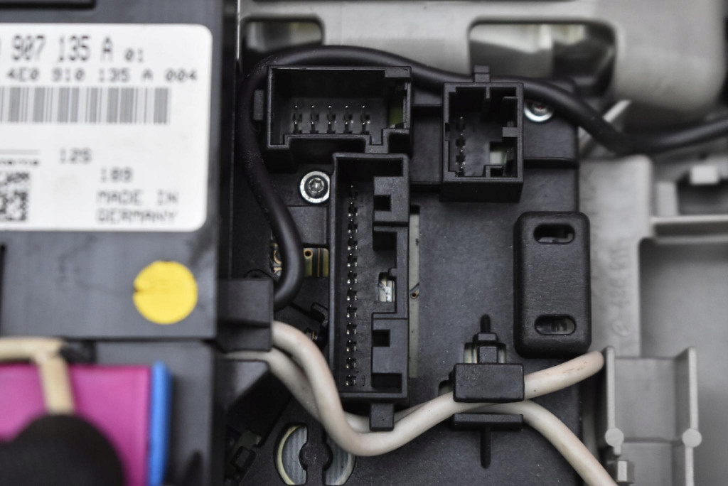 фото №5, Лампа освещение салона перед 4e0907135a audi a8 d3 02-05