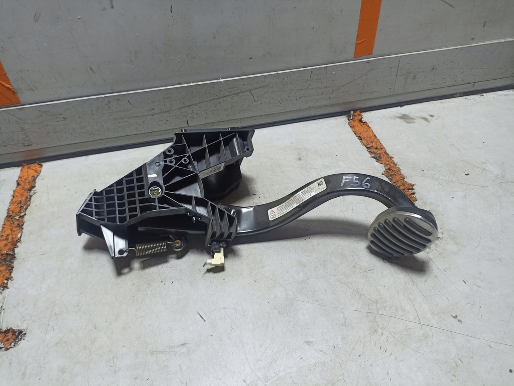 фото №1, Mini cooper f56 педаль тормоза 6858613 автоматическая коробка передач