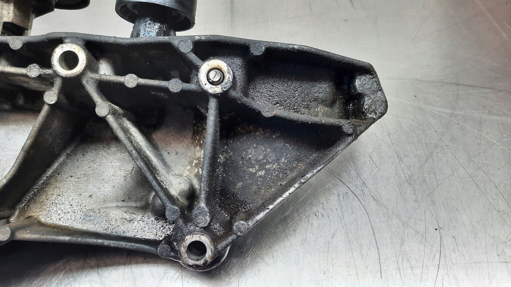 фото №7, Кронштейн генератора 7700115750 volvo v40 s40 1.9 dci