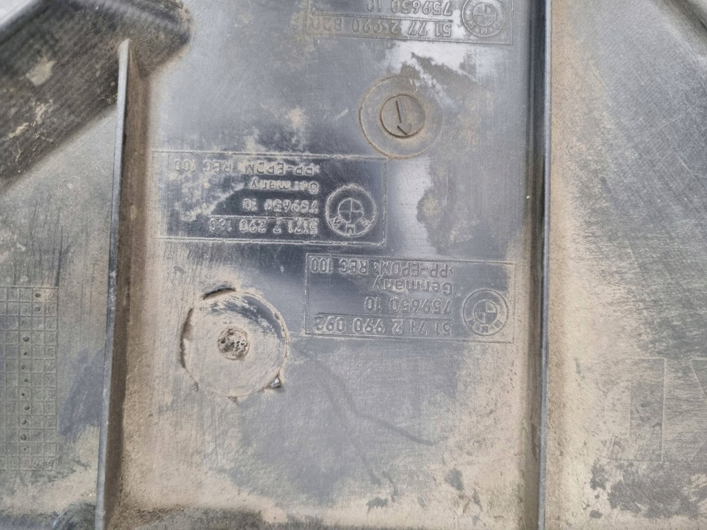 Підкрилок передні праве комплект  2990092 2990820 bmw x1 e84 Недорого