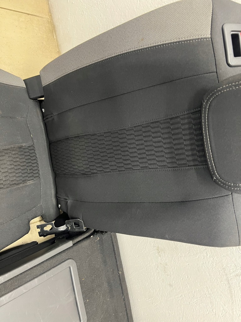 Сидіння сидіння заднє сидіння обшивки комплект peugeot 308 2 t9 sw універсал 16r європа Оригінал