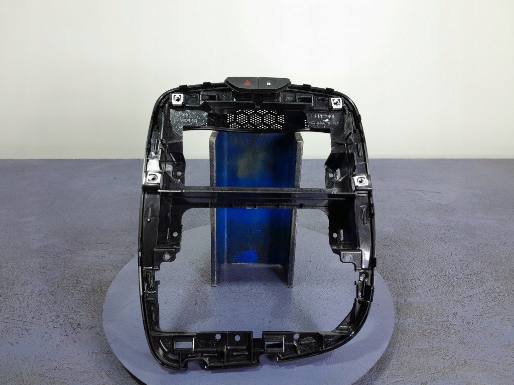 фото №1, Renault clio iv защита рамка радио панель кондиционера 681046679r