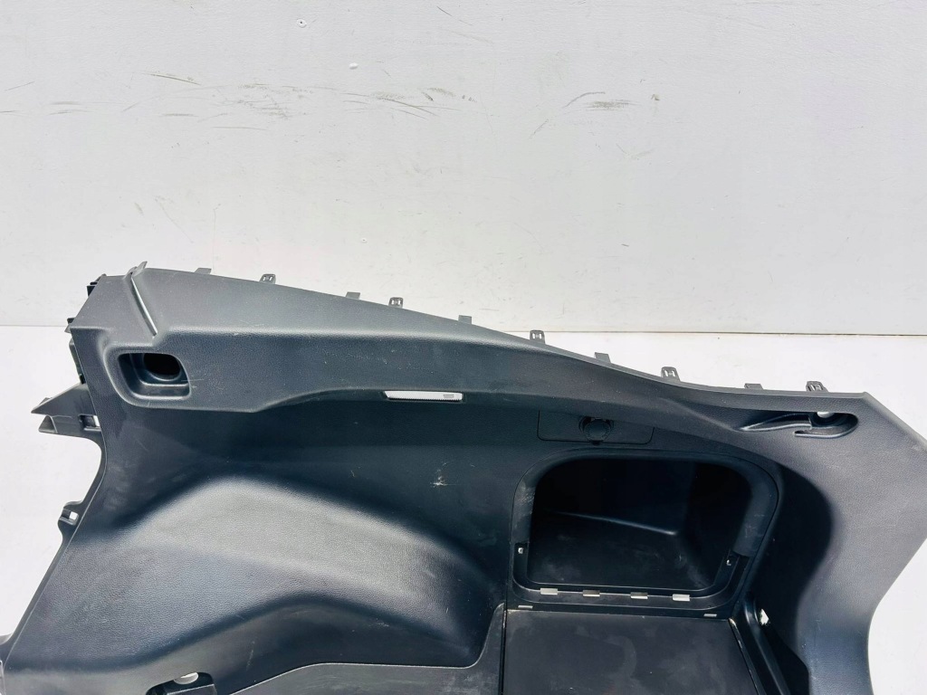 фото №8, Rav4 v обшивка обивка багажника правый kompletny