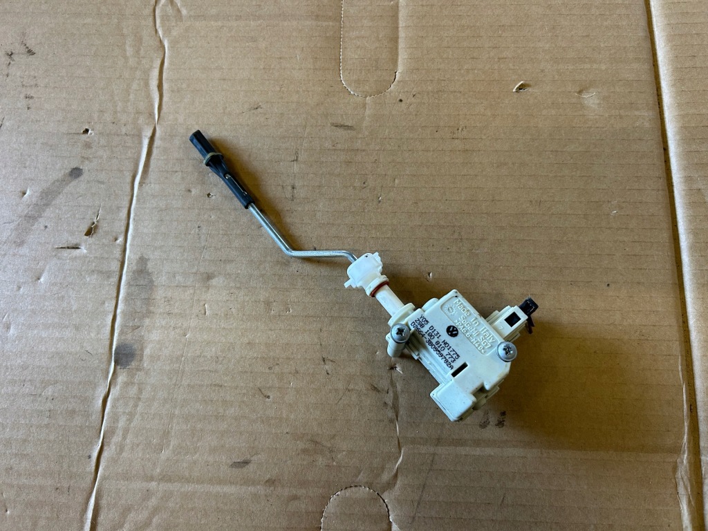 Купить Vw eos замок привод крышка заливной 1q0810773