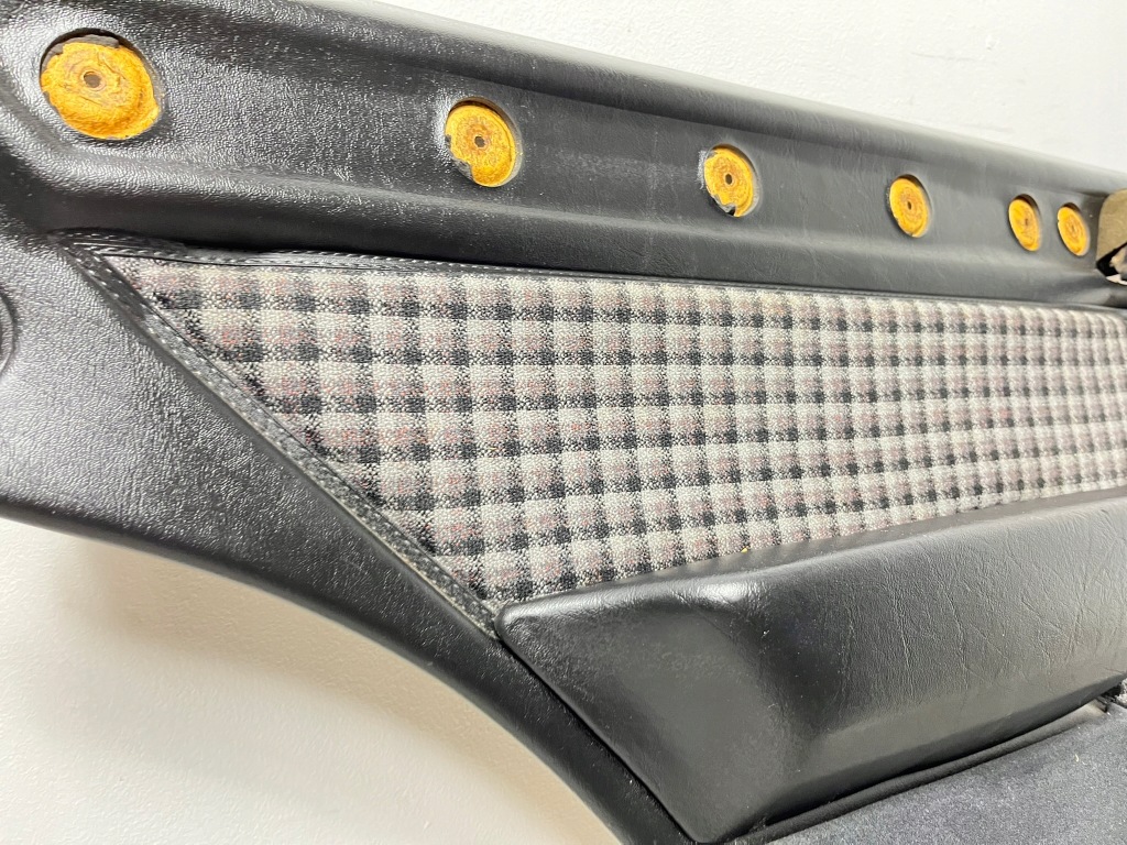 Обшивка двері лівий задній решітка sportline mercedes w124 sedan 1247370970 Недорого