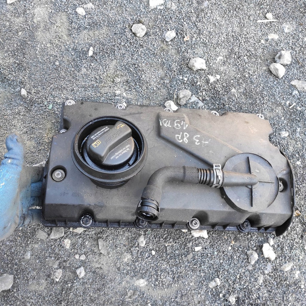 фото №1, Крышка клапанов bkc octavia 2 golf 5 038103469